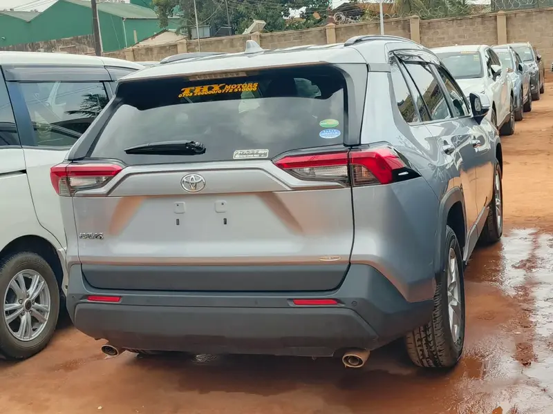 2020 Toyota RAV4 – photo 2