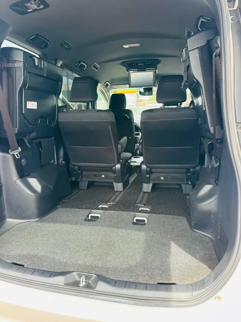 2017 Toyota Noah – photo 5