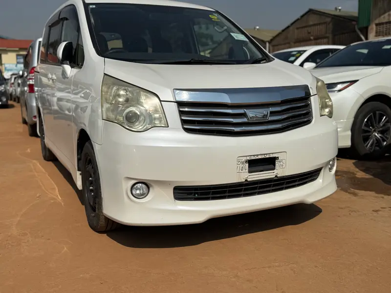 2013 Toyota Noah