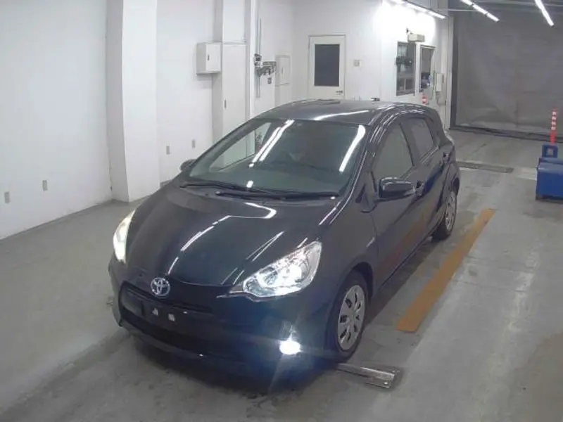 2012 Toyota Aqua – photo 2