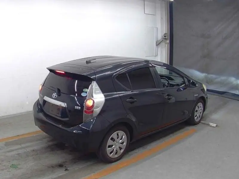 2012 Toyota Aqua – photo 4