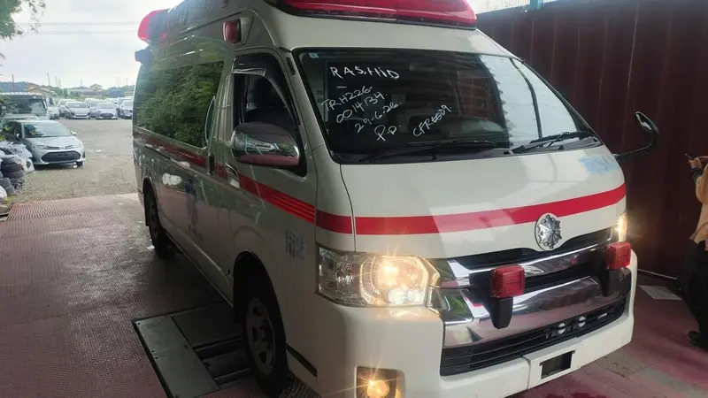 2014 Toyota Ambulance – photo 2