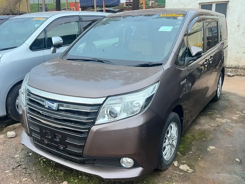 2014 Toyota Noah – photo 4