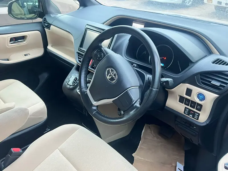 2014 Toyota Noah – photo 6