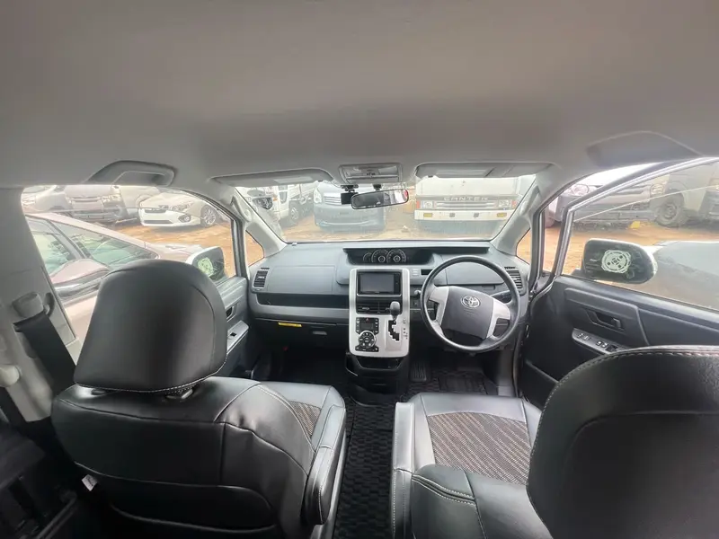 2013 Toyota Noah