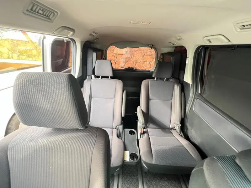 2014 Toyota Noah – photo 2
