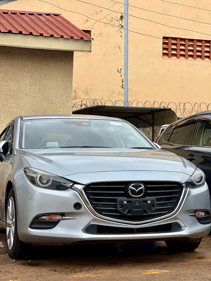 2017 Mazda Axela – photo 3