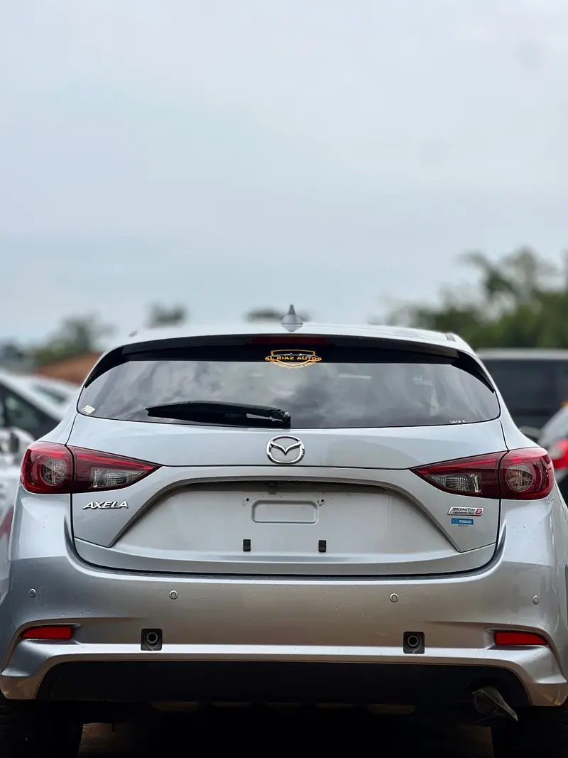 2017 Mazda Axela – photo 4