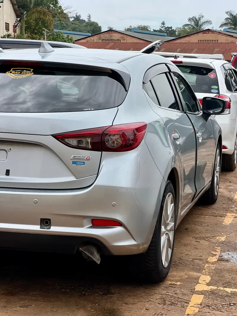 2017 Mazda Axela – photo 6