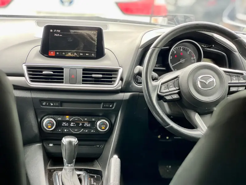 2017 Mazda Axela – photo 7