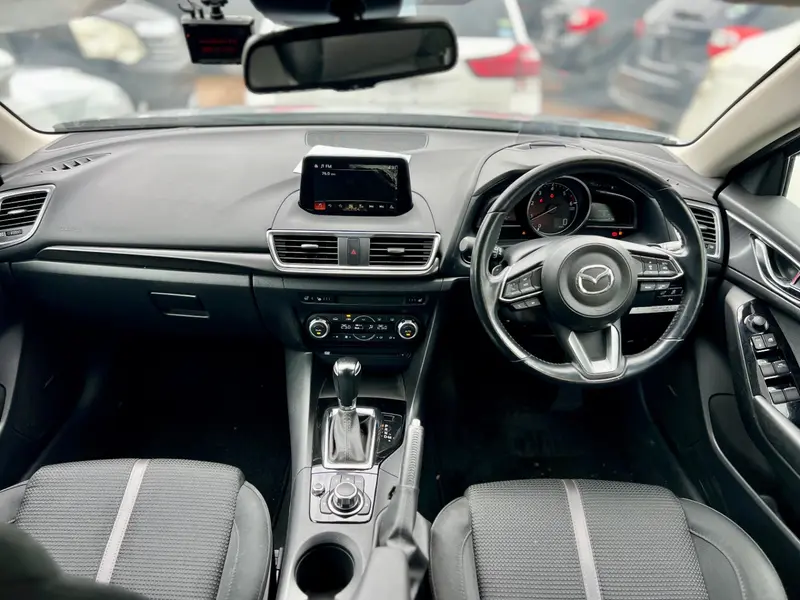 2017 Mazda Axela – photo 8