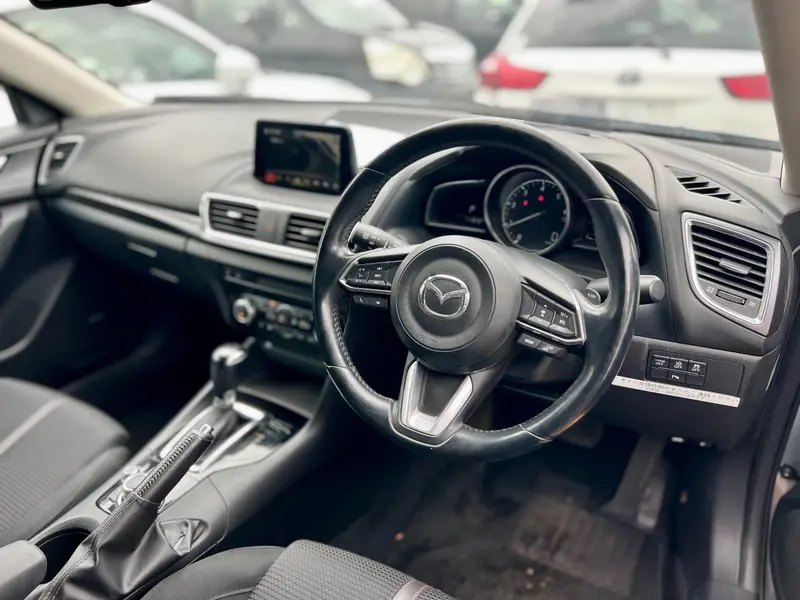 2017 Mazda Axela – photo 9