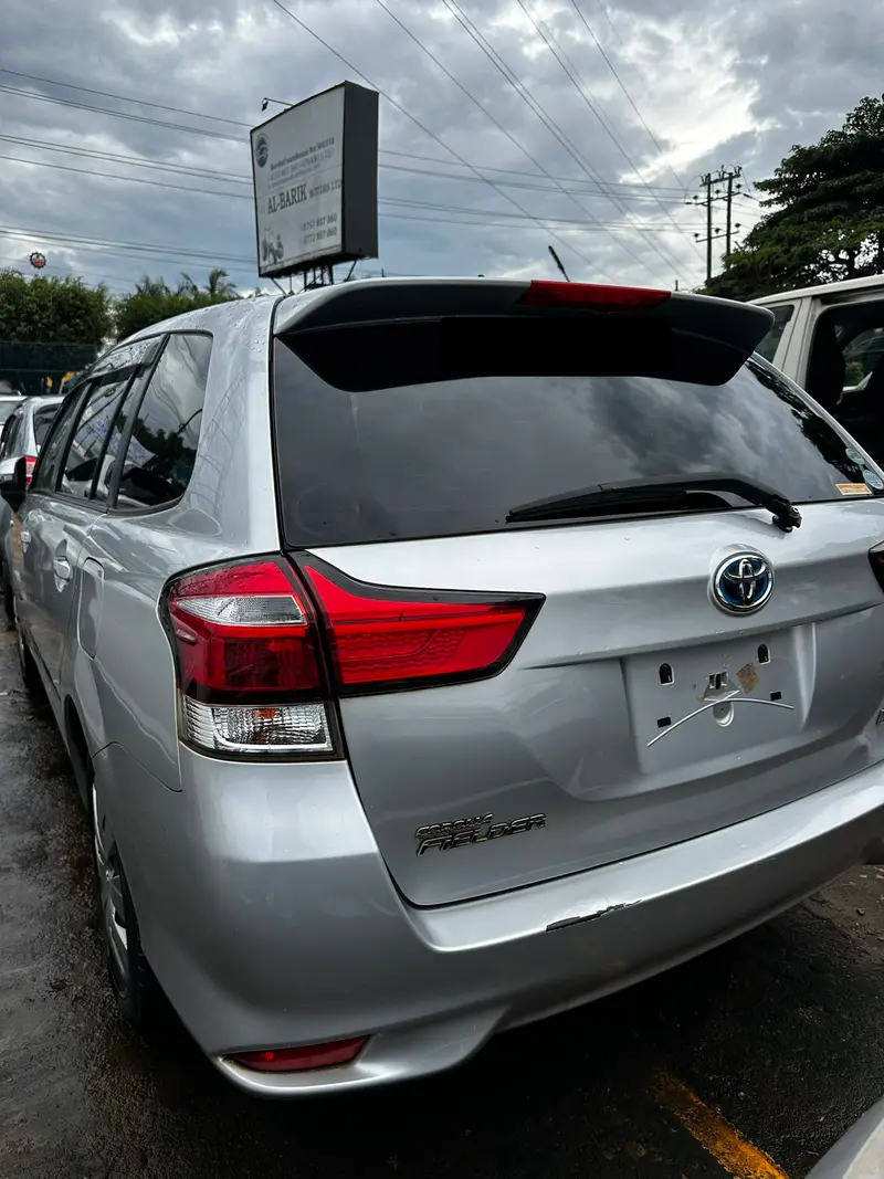 2016 Toyota Fielder – photo 3