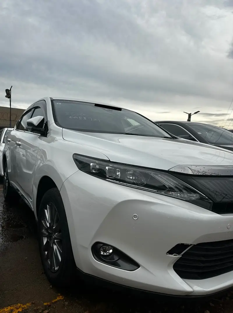 2015 Toyota Harrier – photo 3