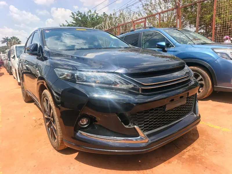 2017 Toyota Harrier – photo 2