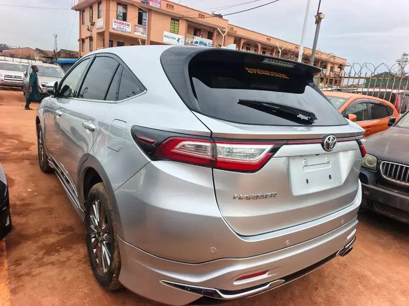 2017 Toyota Harrier – photo 2