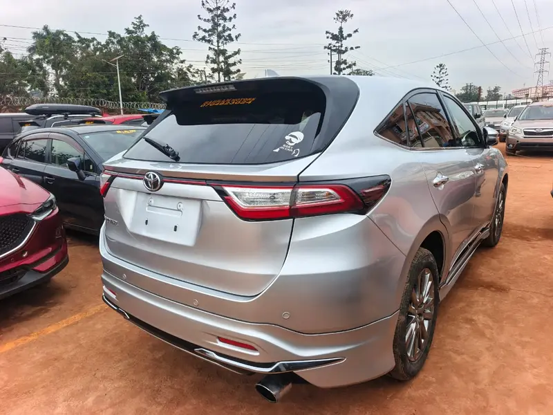 2017 Toyota Harrier – photo 3
