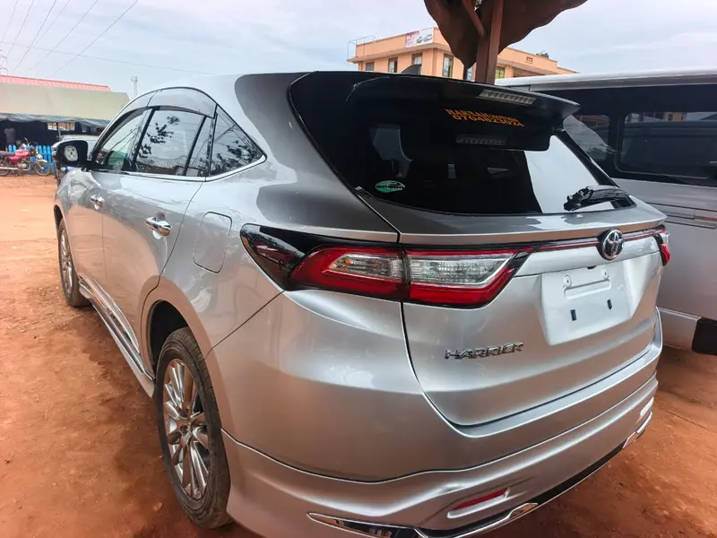 2017 Toyota Harrier – photo 4
