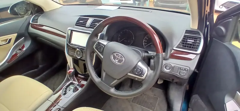 2017 Toyota Premio – photo 7
