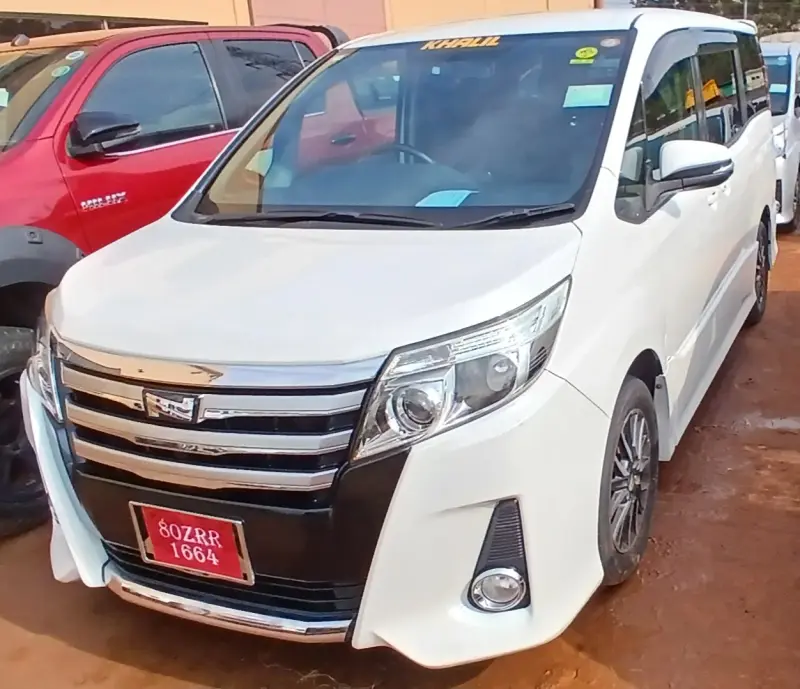 2014 Toyota Noah – photo 2