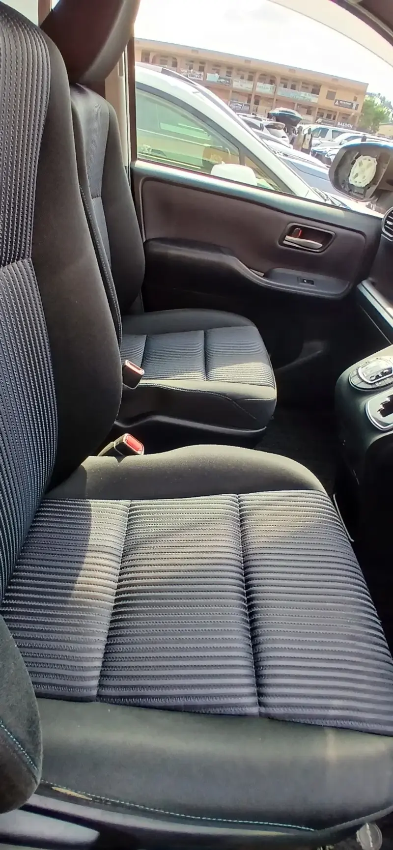 2014 Toyota Noah – photo 4