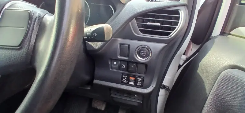 2014 Toyota Noah – photo 5