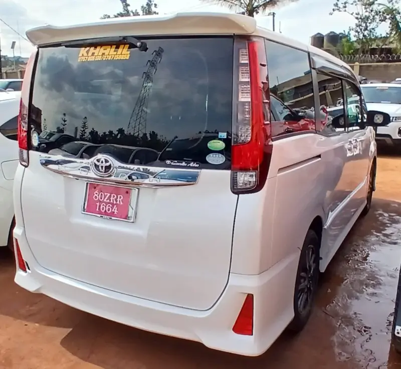 2014 Toyota Noah – photo 8
