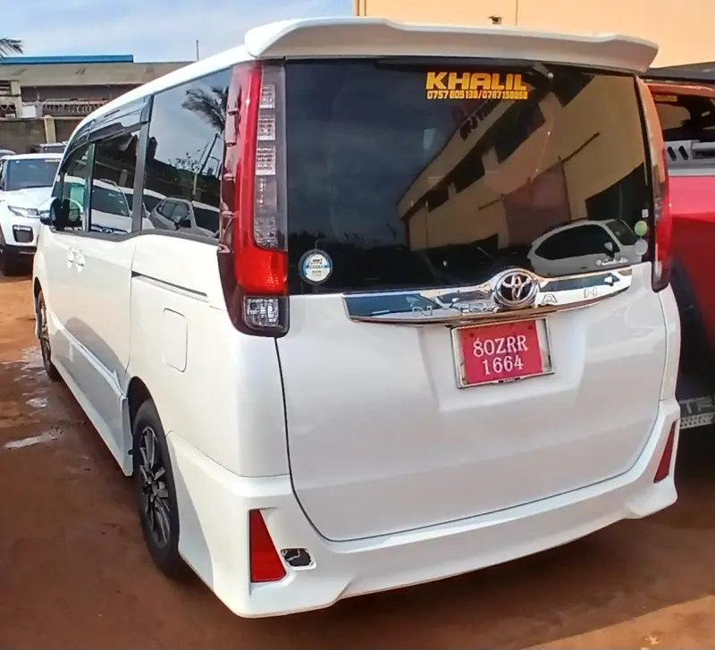 2014 Toyota Noah – photo 9