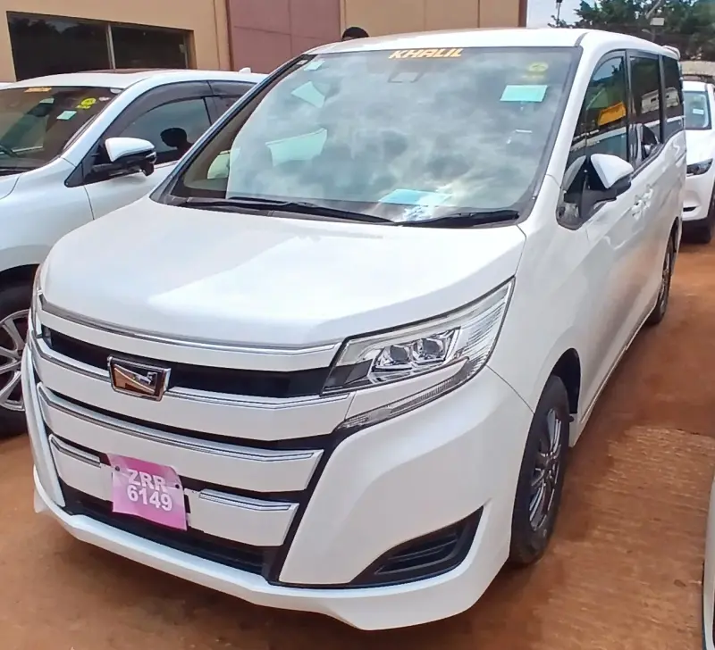 2018 Toyota Noah – photo 2