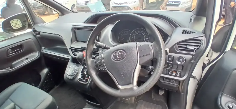 2018 Toyota Noah – photo 4