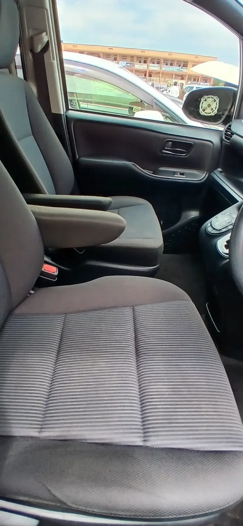 2018 Toyota Noah – photo 5