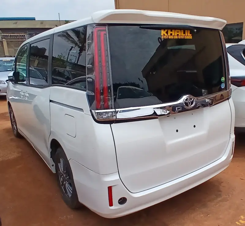 2018 Toyota Noah – photo 10