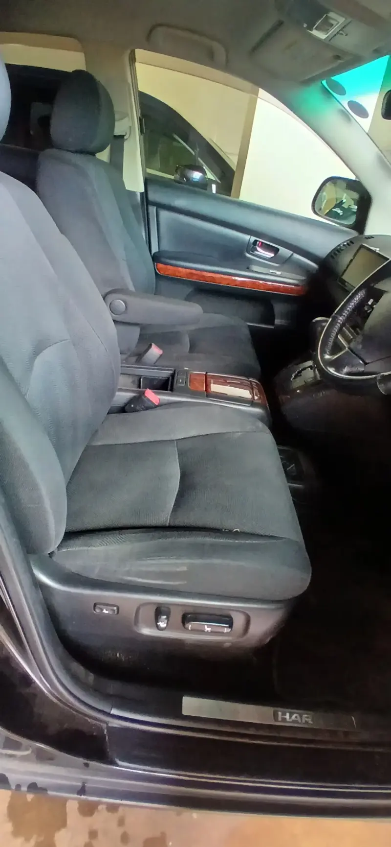 2011 Toyota Harrier – photo 3