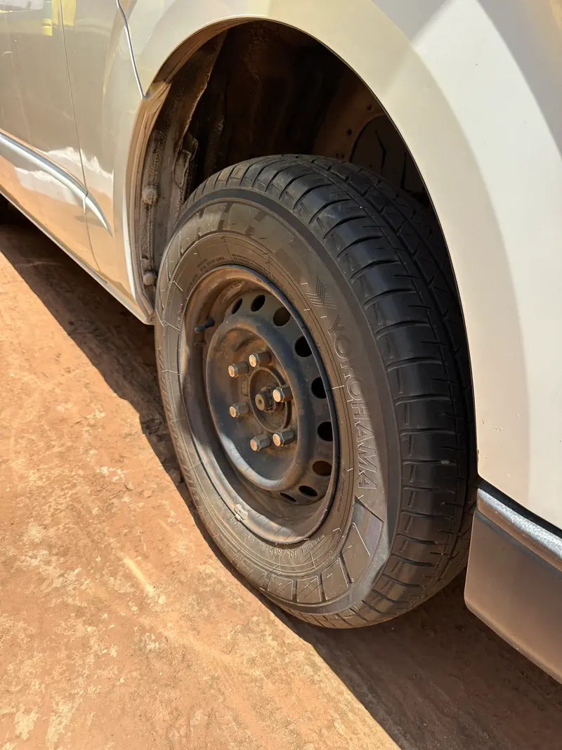 2014 Toyota Hiace – photo 3